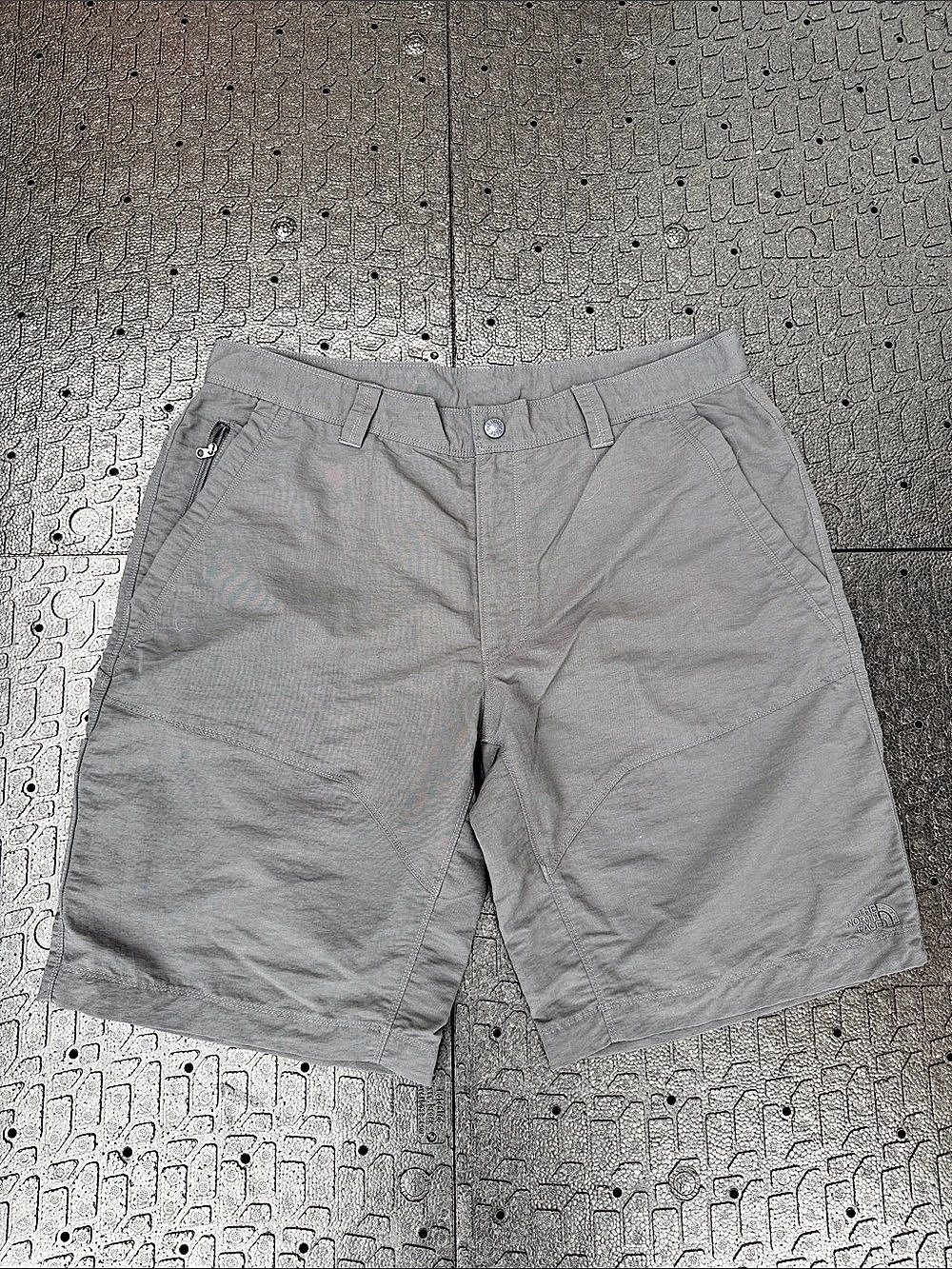 The North Face Paramount Peak Shorts Men's Gray Cargo Shorts, Waist 38